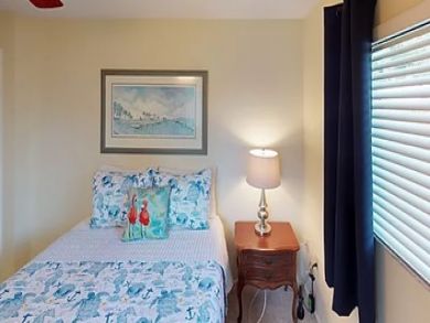 Charming Vacation Home on Bradenton. Call Today.